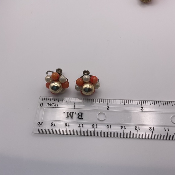 Vintage Orange and White Bead Cluster Screw Back Earrings - Picture 4 of 4